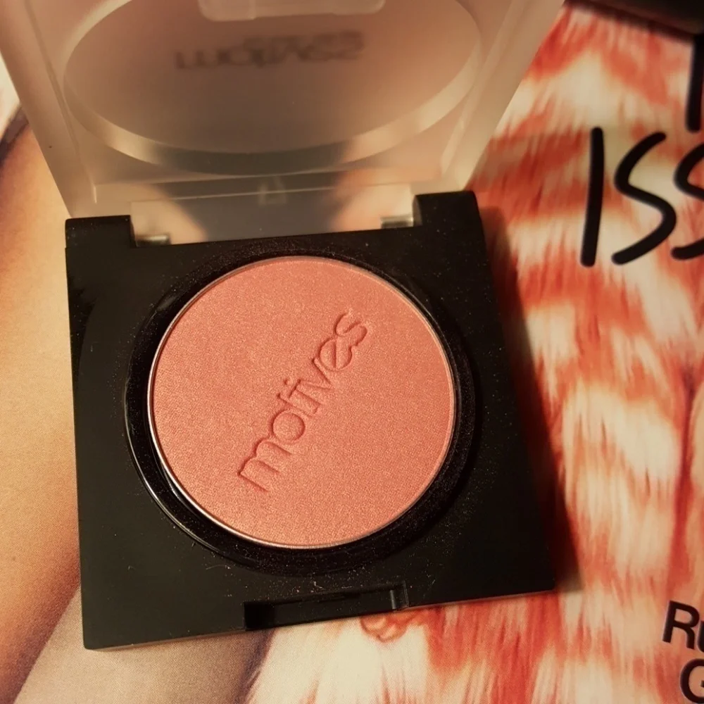 motives blush